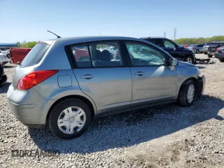 2011 Nissan Versa S z VIN 3N1BC1CP5BL516779, wystawiony jako Copart lot #52226775 z przebiegiem 176 384 mil mil oraz Tytuł czysty. Historia ofert i sprzedaży dostępna na DreamBid. Obrazek 3.