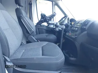 2015 Ram ProMaster Cargo z VIN 3C6TRVDG5FE520998, wystawiony jako IAAI lot #42041239 z przebiegiem 203 263 mil mil oraz . Historia ofert i sprzedaży dostępna na DreamBid. Obrazek 5.