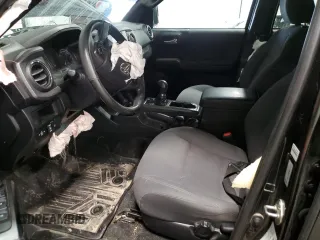 2019 Toyota Tacoma SR z VIN 5TFCZ5AN1KX196812, wystawiony jako Copart lot #51372065 z przebiegiem Nie podano mil oraz Szkoda całkowita • Salvage title. Historia ofert i sprzedaży dostępna na DreamBid. Obrazek 7.