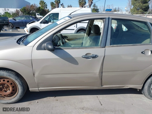 2007 Ford Focus S with VIN 1FAFP34NX7W298342, listed as a IAAI auction lot 41914853 with 225,313 mi miles. Bid and sale history available at carsss.com. Image 6.