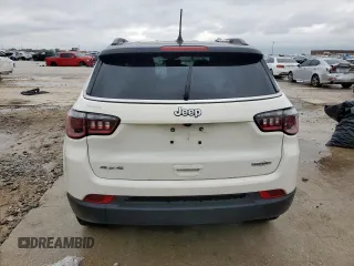 2019 Jeep Compass Latitude z VIN 3C4NJDBB2KT703341, wystawiony jako Copart lot #55974345 z przebiegiem 54 822 mil mil oraz Szkoda całkowita • Salvage title. Historia ofert i sprzedaży dostępna na DreamBid. Obrazek 6.