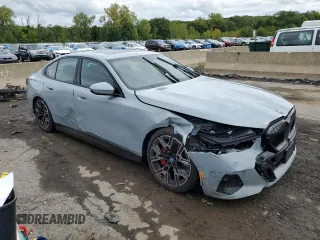2024 BMW i5 eDrive40 z VIN WBY33FK03RCR20106, wystawiony jako Copart lot #68388554 z przebiegiem Nie podano mil oraz Szkody całkowita. Historia ofert i sprzedaży dostępna na DreamBid. Obrazek 4.