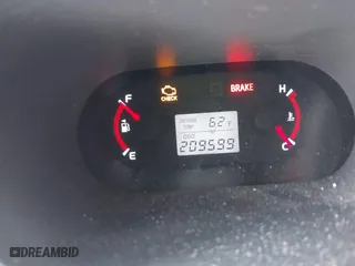 2010 Toyota Matrix with VIN 2T1KU4EE6AC385760, listed as a IAAI auction lot 41929939 with 209,599 mi miles. Bid and sale history available at carsss.com. Image 16.