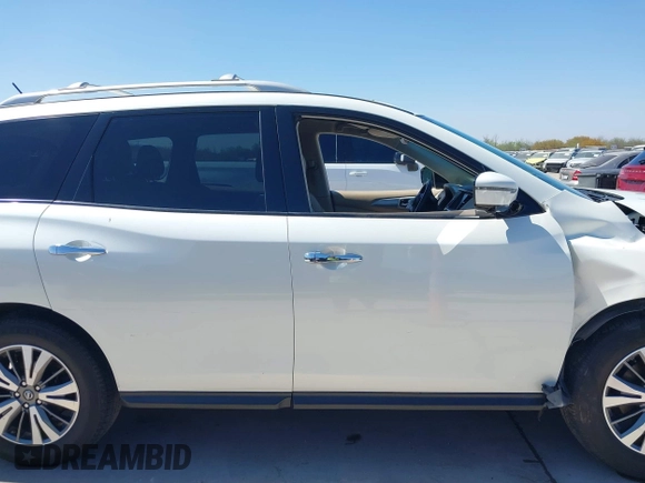 2017 Nissan Pathfinder SV z VIN 5N1DR2MM6HC687085, wystawiony jako IAAI lot #41793687 z przebiegiem 138 842 mil mil oraz . Historia ofert i sprzedaży dostępna na DreamBid. Obrazek 14.