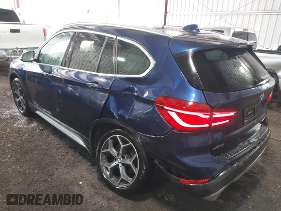2019 BMW X1 xDrive28i z VIN WBXHT3C56K3H34720, wystawiony jako IAAI lot #42113497 z przebiegiem 64 906 mil mil oraz . Historia ofert i sprzedaży dostępna na DreamBid. Obrazek 3.