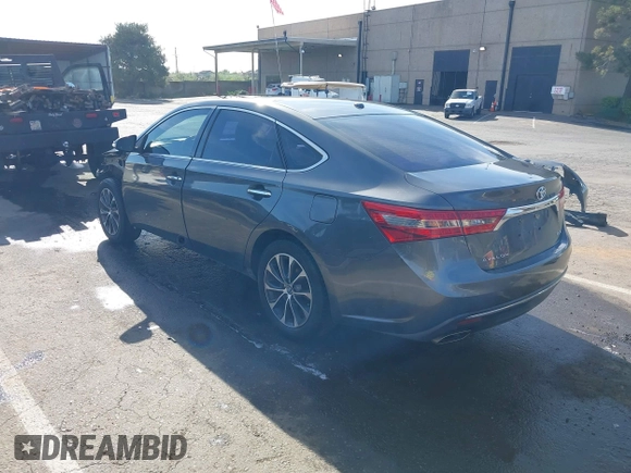 2017 Toyota Avalon XLE z VIN 4T1BK1EB5HU262650, wystawiony jako IAAI lot #42004158 z przebiegiem 81 018 mil mil oraz . Historia ofert i sprzedaży dostępna na DreamBid. Obrazek 3.