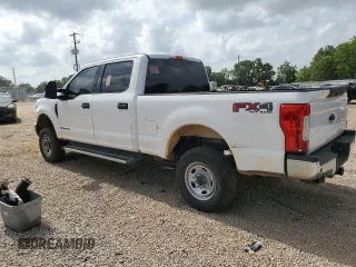 2017 Ford F-250 Lariat z VIN 1FT7W2BT8HEB90175, wystawiony jako Copart lot #59870335 z przebiegiem 271 555 mil mil oraz Czysty tytuł • Clean title. Historia ofert i sprzedaży dostępna na DreamBid. Obrazek 2.