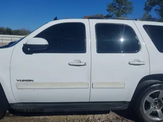 2011 GMC Yukon SLE with VIN 1GKS1AE01BR357646, listed as a IAAI auction lot 41352588 with 193,225 mi miles. Bid and sale history available at carsss.com. Image 14.
