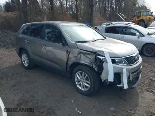 2014 Kia Sorento LX with VIN 5XYKT3A60EG533956, listed as a IAAI auction lot 41582215 with 130,026 mi miles. Bid and sale history available at carsss.com. Image 6.