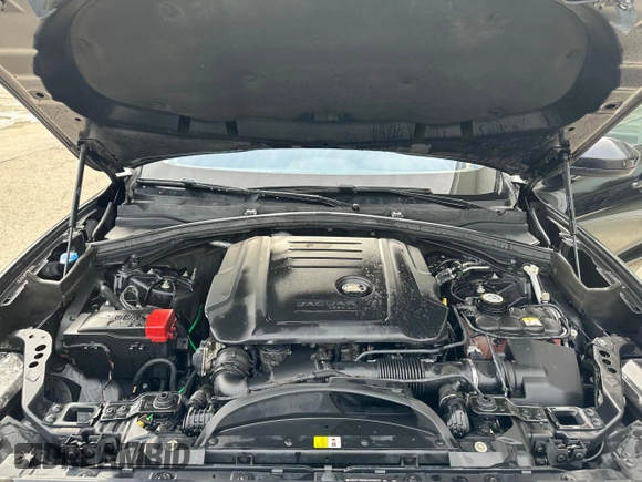 2017 Jaguar F-Pace 20d Premium with VIN SADCJ2BN5HA096670, listed as a Copart auction lot 54596775 with 146,291 mi miles and Clean Title. Bid and sale history available at DreamBid. Image 7.
