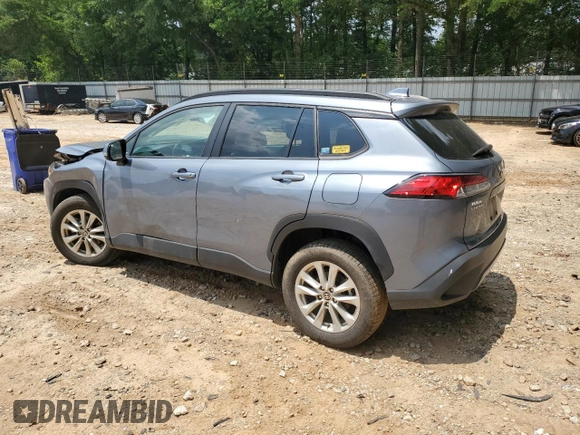 2022 Toyota Corolla Cross LE z VIN 7MUCAAAG8NV017408, wystawiony jako Copart lot #59096555 z przebiegiem 33 703 mil mil oraz Szkoda całkowita • Salvage title. Historia ofert i sprzedaży dostępna na DreamBid. Obrazek 2.