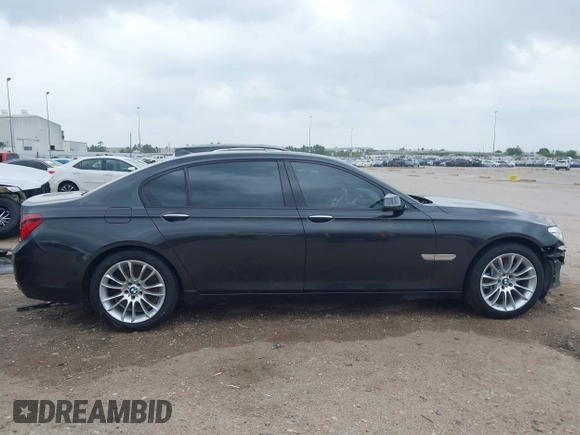 2014 BMW 7 Series ALPINA B7 z VIN WBAYE8C57ED134799, wystawiony jako IAAI lot #41891633 z przebiegiem 96 411 mil mil oraz . Historia ofert i sprzedaży dostępna na DreamBid. Obrazek 14.