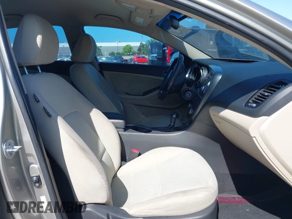 2014 Kia Optima LX with VIN KNAGM4A70E5482966, listed as a IAAI auction lot 42109539 with 194,519 mi miles and . Bid and sale history available at carsss.com. Image 5.
