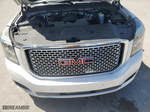 2016 GMC Yukon XL Denali with VIN 1GKS1HKJ2GR324622, listed as a Copart auction lot 50015915 with 203,108 mi miles and Clean Title. Bid and sale history available at carsss.com. Image 12.