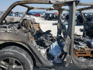 2018 Jeep Wrangler Unlimited Sahara z VIN 1C4HJXEG2JW118046, wystawiony jako Copart lot #47351695 z przebiegiem Nie podano mil oraz Nie do naprawy • Non repairable. Historia ofert i sprzedaży dostępna na DreamBid. Obrazek 10.