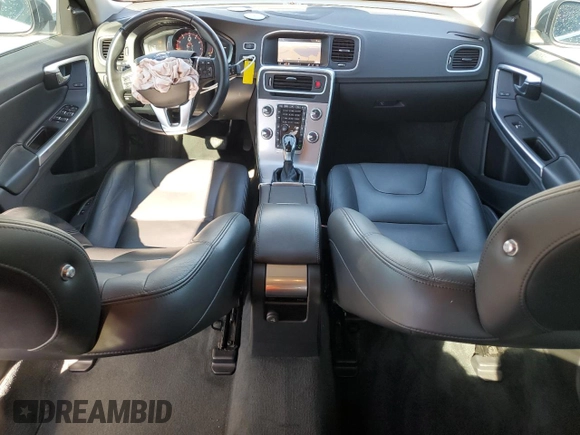 2017 Volvo S60 Inscription z VIN LYV402HK2HB150225, wystawiony jako Copart lot #80588184 z przebiegiem 53 910 mil mil oraz Szkoda całkowita • Salvage title. Historia ofert i sprzedaży dostępna na DreamBid. Obrazek 8.