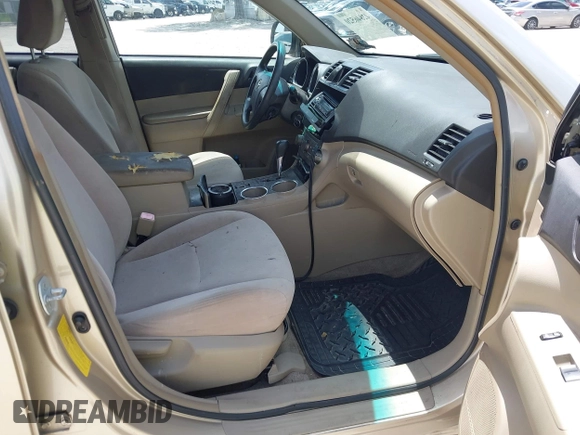2008 Toyota Highlander with VIN JTEDS41A382061347, listed as a IAAI auction lot 42846520 with 190,455 mi miles and . Bid and sale history available at DreamBid. Image 5.