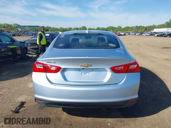 2018 Chevrolet Malibu LT z VIN 1G1ZD5ST4JF225982, wystawiony jako IAAI lot #42290615 z przebiegiem 122 483 mil mil oraz . Historia ofert i sprzedaży dostępna na DreamBid. Obrazek 16.