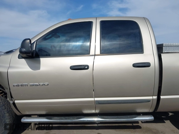 2005 Dodge 3500 SLT z VIN 3D7LS38C15G776041, wystawiony jako IAAI lot #42358059 z przebiegiem 93 860 mil mil oraz . Historia ofert i sprzedaży dostępna na DreamBid. Obrazek 15.