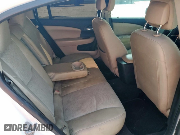 2013 Chrysler 200 LX z VIN 1C3CCBAB6DN763329, wystawiony jako Copart lot #58953035 z przebiegiem 162 879 mil mil oraz Szkoda całkowita • Salvage title. Historia ofert i sprzedaży dostępna na DreamBid. Obrazek 10.