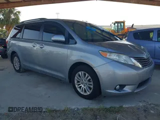 2017 Toyota Sienna XLE Auto Access Seat z VIN 5TDYZ3DC1HS805349, wystawiony jako IAAI lot #42273787 z przebiegiem 184 347 mil mil oraz . Historia ofert i sprzedaży dostępna na DreamBid. Obrazek 1.