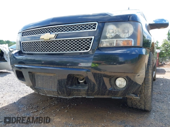 2011 Chevrolet Suburban LTZ with VIN 1GNSKKE38BR359006, listed as a IAAI auction lot 42183589 with 162,154 mi miles and . Bid and sale history available at DreamBid. Image 19.