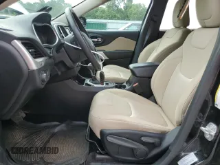 2017 Jeep Cherokee Altitude z VIN 1C4PJLAS8HW585318, wystawiony jako Copart lot #57315775 z przebiegiem 65 398 mil mil oraz Szkoda całkowita • Salvage title. Historia ofert i sprzedaży dostępna na DreamBid. Obrazek 7.