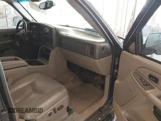 2004 Chevrolet Suburban LT with VIN 3GNEC16T34G322967, listed as a IAAI auction lot 41701602 with 157,768 mi miles. Bid and sale history available at carsss.com. Image 5.