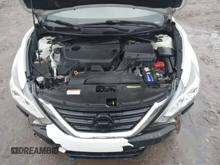 2017 Nissan Altima SR z VIN 1N4AL3AP9HC246828, wystawiony jako IAAI lot #41137292 z przebiegiem 132 851 mil mil oraz . Historia ofert i sprzedaży dostępna na DreamBid. Obrazek 10.