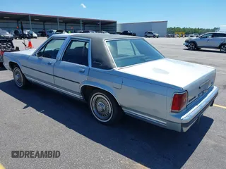 1989 Ford Crown Victoria z VIN 2FABP74F3KX201705, wystawiony jako IAAI lot #42318605 z przebiegiem 93 429 mil mil oraz . Historia ofert i sprzedaży dostępna na DreamBid. Obrazek 3.