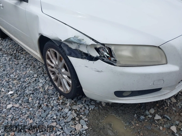 2008 Volvo S80 3.2L with VIN YV1AS982781059118, listed as a IAAI auction lot 41868957 with 185,529 mi miles. Bid and sale history available at carsss.com. Image 6.
