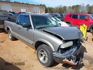 2003 Chevrolet S-10 with VIN 1GCCS19H238186586, listed as a IAAI auction lot 41677607 with Not Provided miles and . Bid and sale history available at DreamBid. Image 1.