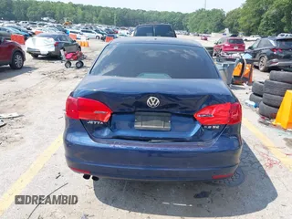 2012 Volkswagen Jetta SE with VIN 3VWDX7AJ9CM353302, listed as a IAAI auction lot 42617772 with 226,547 mi miles and . Bid and sale history available at DreamBid. Image 6.