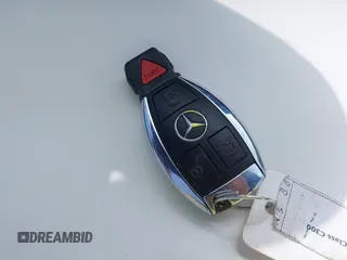 2013 Mercedes-Benz C 300 Sport z VIN WDDGF8AB1DR292986, wystawiony jako IAAI lot #42430247 z przebiegiem 105 105 mil mil oraz . Historia ofert i sprzedaży dostępna na DreamBid. Obrazek 11.