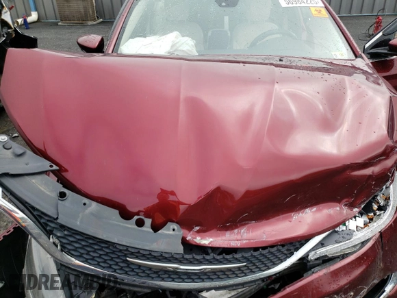 2015 Chrysler 200 C z VIN 1C3CCCEG7FN584277, wystawiony jako Copart lot #56984225 z przebiegiem 112 377 mil mil oraz Szkoda całkowita • Salvage title. Historia ofert i sprzedaży dostępna na DreamBid. Obrazek 11.