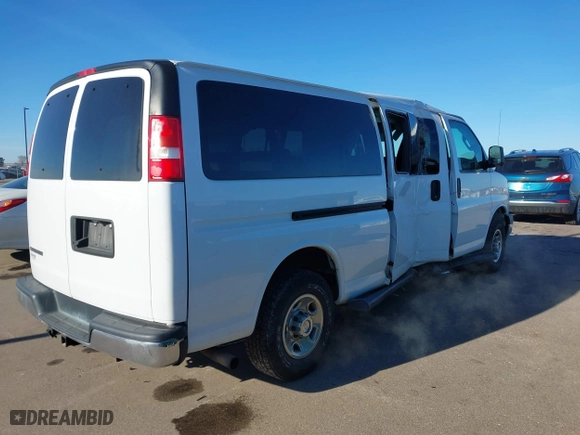 2019 Chevrolet Express Passenger LT with VIN 1GAZGPFG8K1212330, listed as a IAAI auction lot 41252884 with 61,605 mi miles. Bid and sale history available at carsss.com. Image 4.