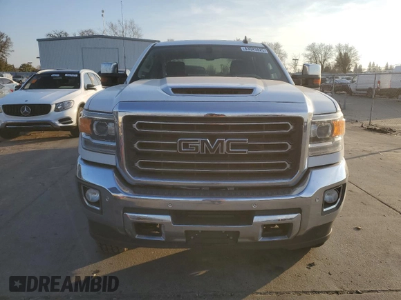2018 GMC Sierra 2500HD SLT with VIN 1GT12TEYXJF167558, listed as a Copart auction lot 43043825 with 98,363 mi miles and Salvage Title. Bid and sale history available at carsss.com. Image 5.