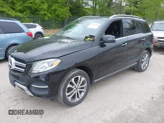 2019 Mercedes-Benz GLE 400 z VIN 4JGDA5GB2KB216941, wystawiony jako IAAI lot #42276714 z przebiegiem 17 992 mil mil oraz . Historia ofert i sprzedaży dostępna na DreamBid. Obrazek 18.