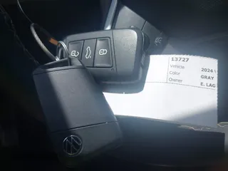 2024 Volkswagen Taos S с VIN 3VV5X7B21RM015188, выставлен на аукционе IAAI как лот 42509303 с пробегом 37 697 миль миль и . История ставок и продаж доступна на DreamBid. Изображение 11.