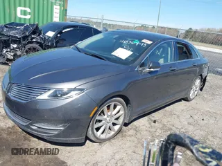 2016 Lincoln MKZ z VIN 3LN6L2G90GR632116, wystawiony jako IAAI lot #41836442 z przebiegiem 121 223 mil mil oraz . Historia ofert i sprzedaży dostępna na DreamBid. Obrazek 2.