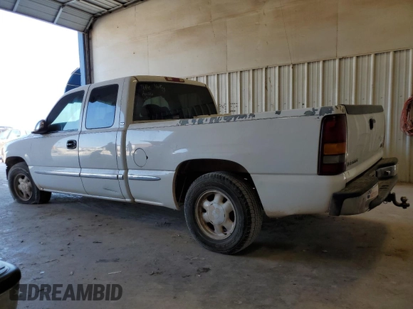 2000 GMC New Sierra 1500 SL with VIN 2GTEC19V1Y1331705, listed as a Copart auction lot 43594875 with 318,533 mi miles and Clean Title. Bid and sale history available at carsss.com. Image 2.