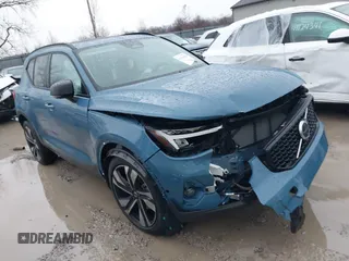 2024 Volvo XC40 Plus Dark Theme с VIN YV4L12UL2R2359133, выставлен на аукционе IAAI как лот 41116256 с пробегом 4 310 миль миль и . История ставок и продаж доступна на DreamBid. Изображение 1.