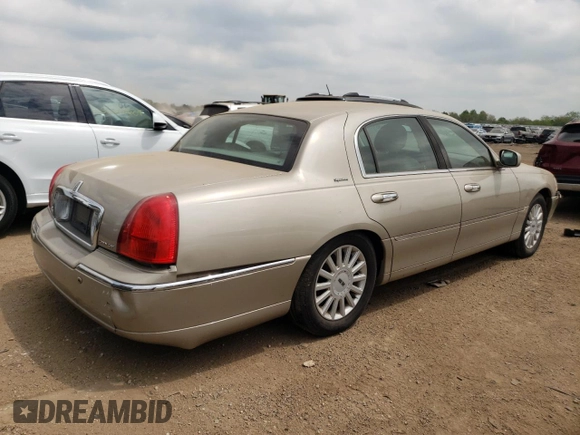 2005 Lincoln Town Car Signature z VIN 1LNHM81W25Y666645, wystawiony jako Copart lot #56103945 z przebiegiem 168 883 mil mil oraz Czysty tytuł • Clean title. Historia ofert i sprzedaży dostępna na DreamBid. Obrazek 3.