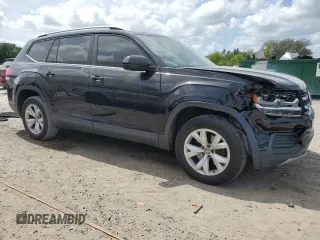 2018 Volkswagen Atlas Launch Edition with VIN 1V2BR2CA4JC502006, listed as a Copart auction lot 51957625 with 102,591 mi miles and Salvage title. Bid and sale history available at DreamBid. Image 4.