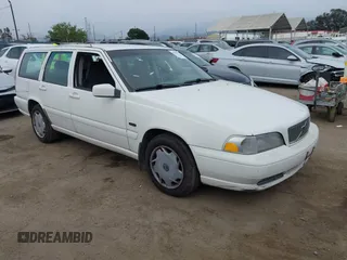 1998 Volvo V70 с VIN YV1LW5541W2350300, выставлен на аукционе IAAI как лот 42343799 с пробегом 286 071 миль миль и . История ставок и продаж доступна на DreamBid. Изображение 1.