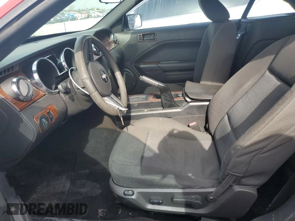 2005 Ford Mustang Deluxe z VIN 1ZVFT84N655177326, wystawiony jako Copart lot #59206775 z przebiegiem 134 187 mil mil oraz Szkoda całkowita • Salvage title. Historia ofert i sprzedaży dostępna na DreamBid. Obrazek 7.