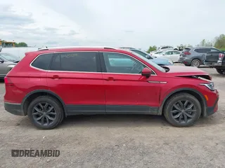 2022 Volkswagen Tiguan SE z VIN 3VV2B7AX9NM129948, wystawiony jako IAAI lot #42247719 z przebiegiem 59 501 mil mil oraz . Historia ofert i sprzedaży dostępna na DreamBid. Obrazek 13.