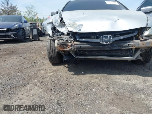 2005 Honda Accord LX z VIN 1HGCM56415A106162, wystawiony jako IAAI lot #42119356 z przebiegiem Nie podano mil oraz . Historia ofert i sprzedaży dostępna na DreamBid. Obrazek 6.