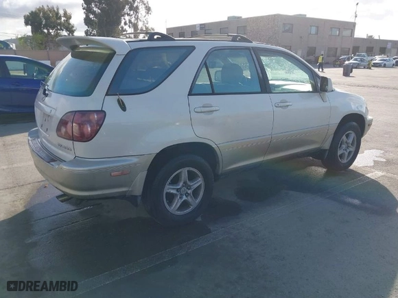 2000 Lexus RX 300 with VIN JT6HF10U8Y0117712, listed as a IAAI auction lot 41993034 with 388,881 mi miles. Bid and sale history available at carsss.com. Image 4.