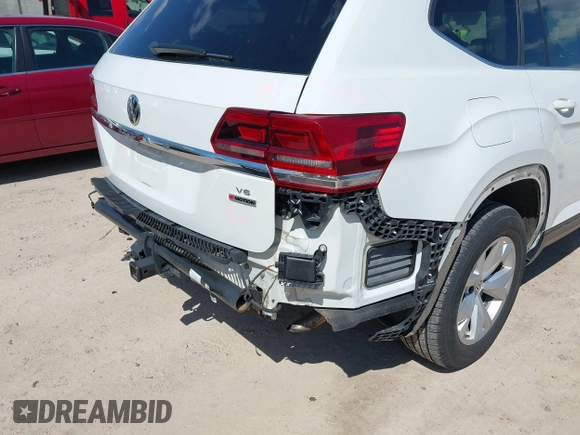 2018 Volkswagen Atlas SE with VIN 1V2KR2CAXJC586848, listed as a IAAI auction lot 42200959 with 96,336 mi miles and . Bid and sale history available at DreamBid. Image 19.